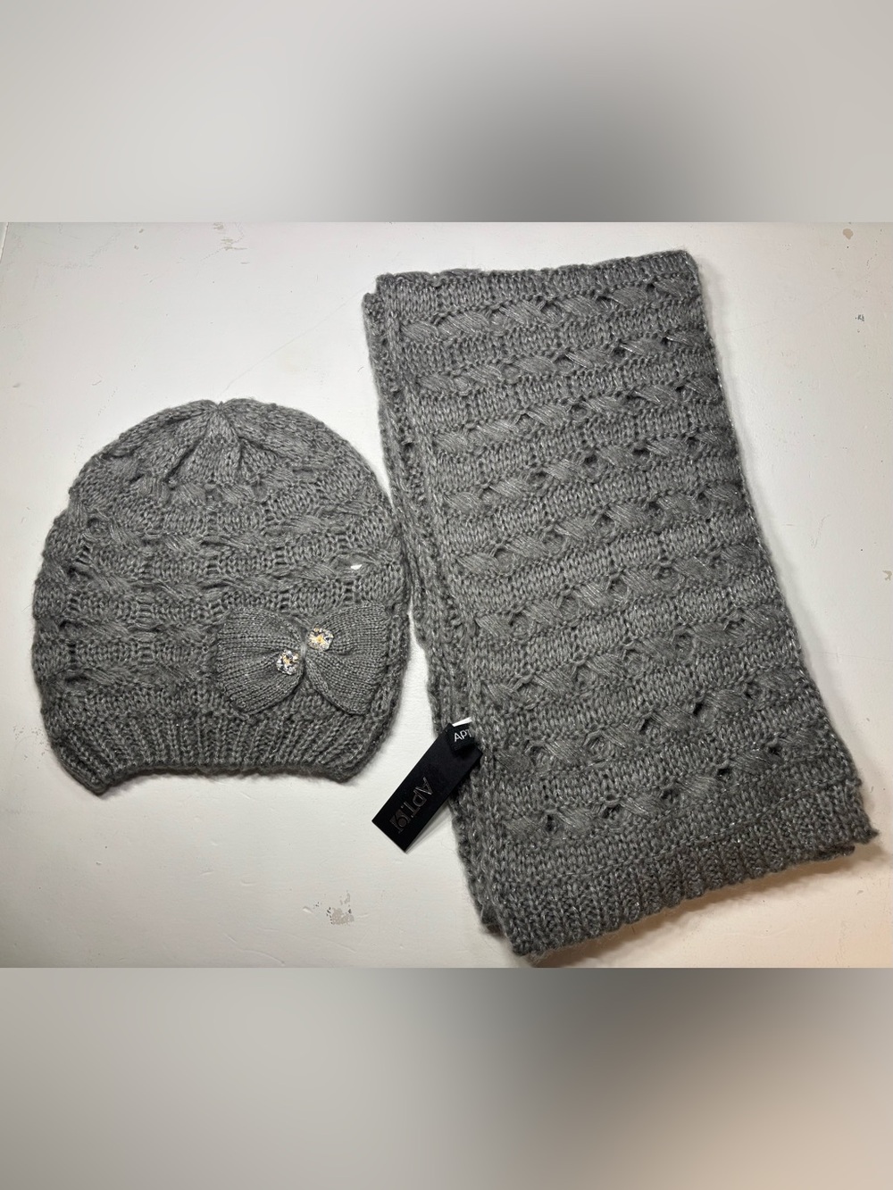 NWT Apt. 9 Light Gray Silver Cable Knit Beanie Hat & Scarf Set Pair Bow